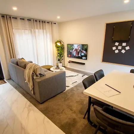 A Touch Of Luxury In Chch Cbd Apartment